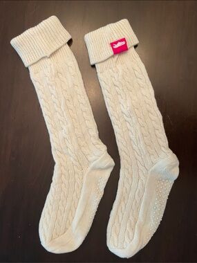 Crocs - Cream Cable Knit Knee-High Socks with Pink Logo Tab - NWOT
